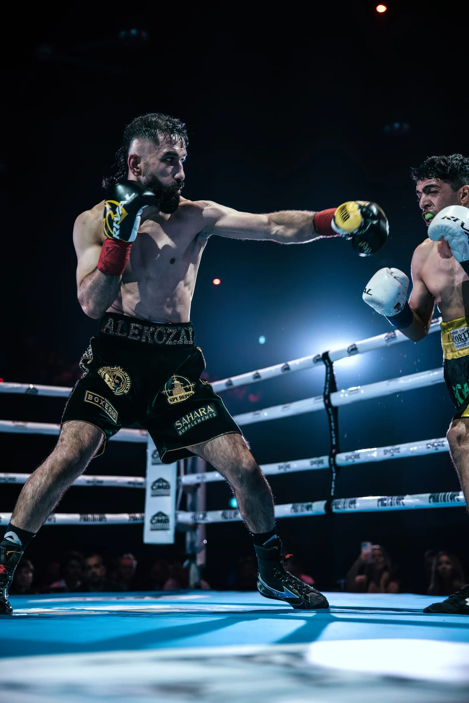 Helmand throwing a jab in the ring